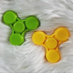 1 Yellow Handspinner Fidget & 1 Green Fidget
